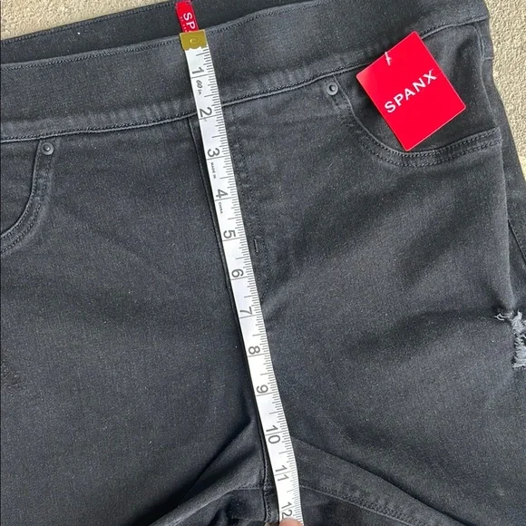 New SPANX Black Skinny Jeans Distressed Knee - Picture 10 of 16